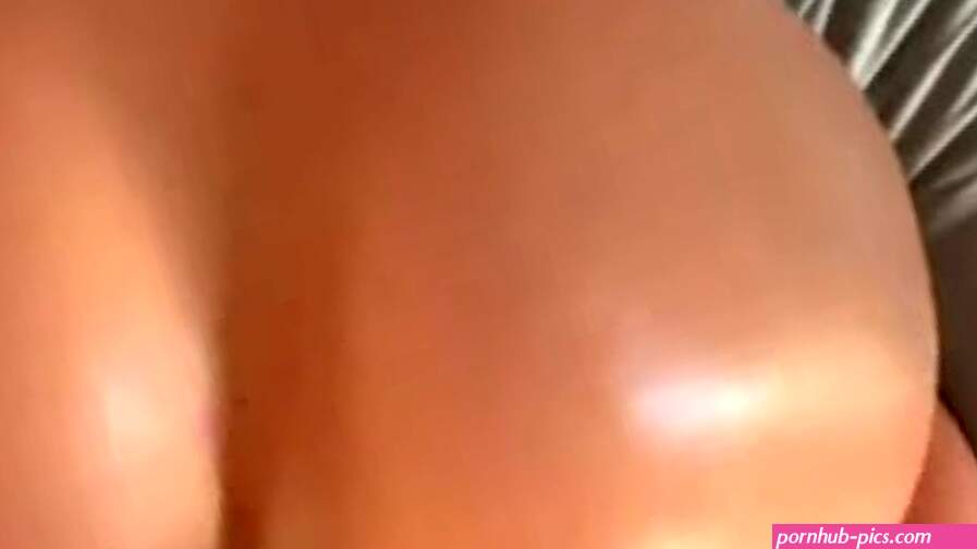 Big beautiful bubble butt creampie PoV