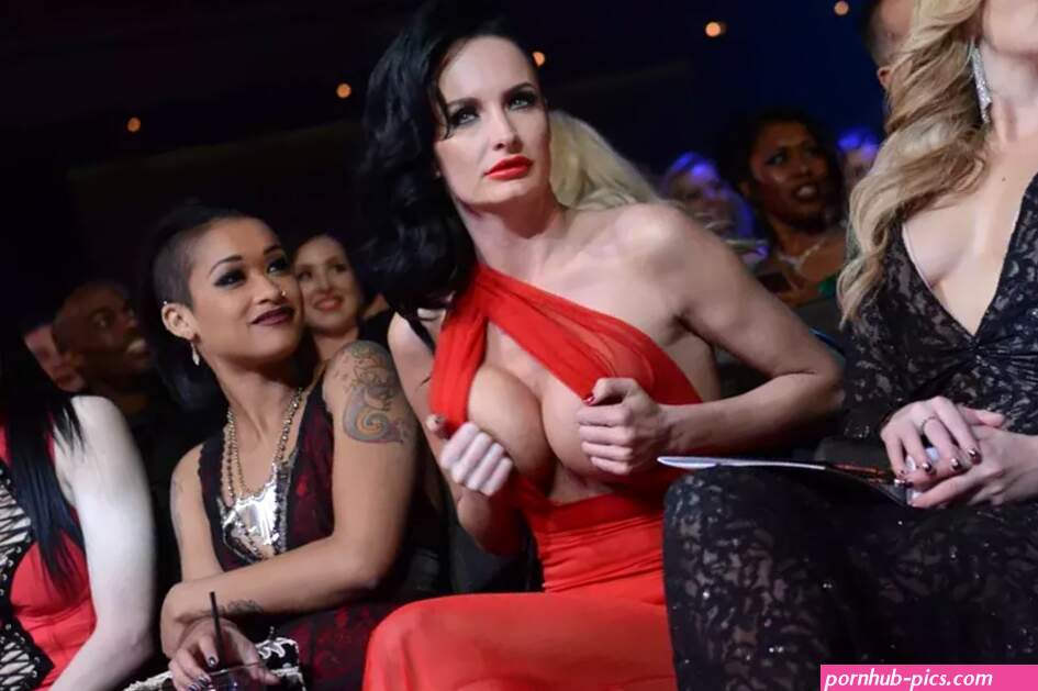 Porn Stars and Starlets Celebrate at the 2014 AVN Awards NSFW