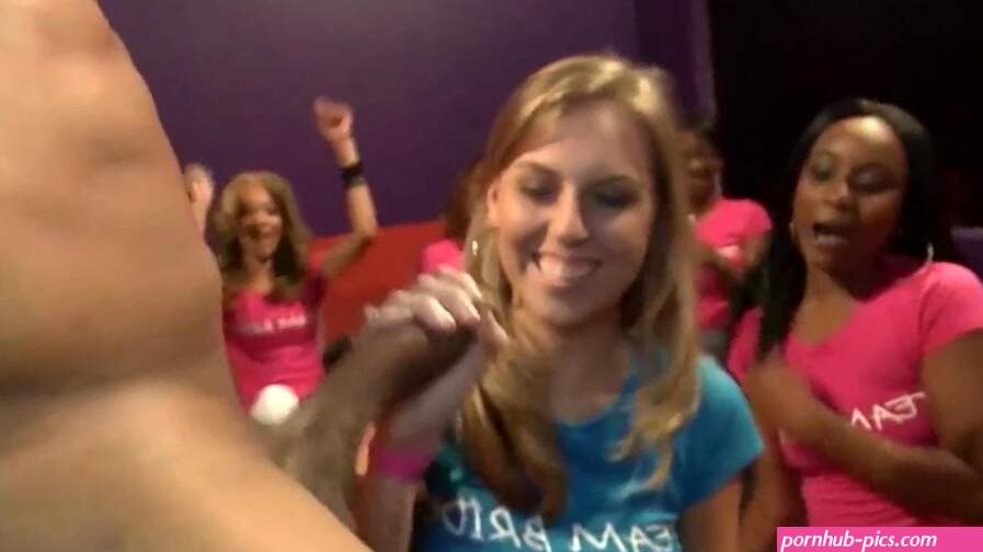 Free CFNM Strippers Porn Videos