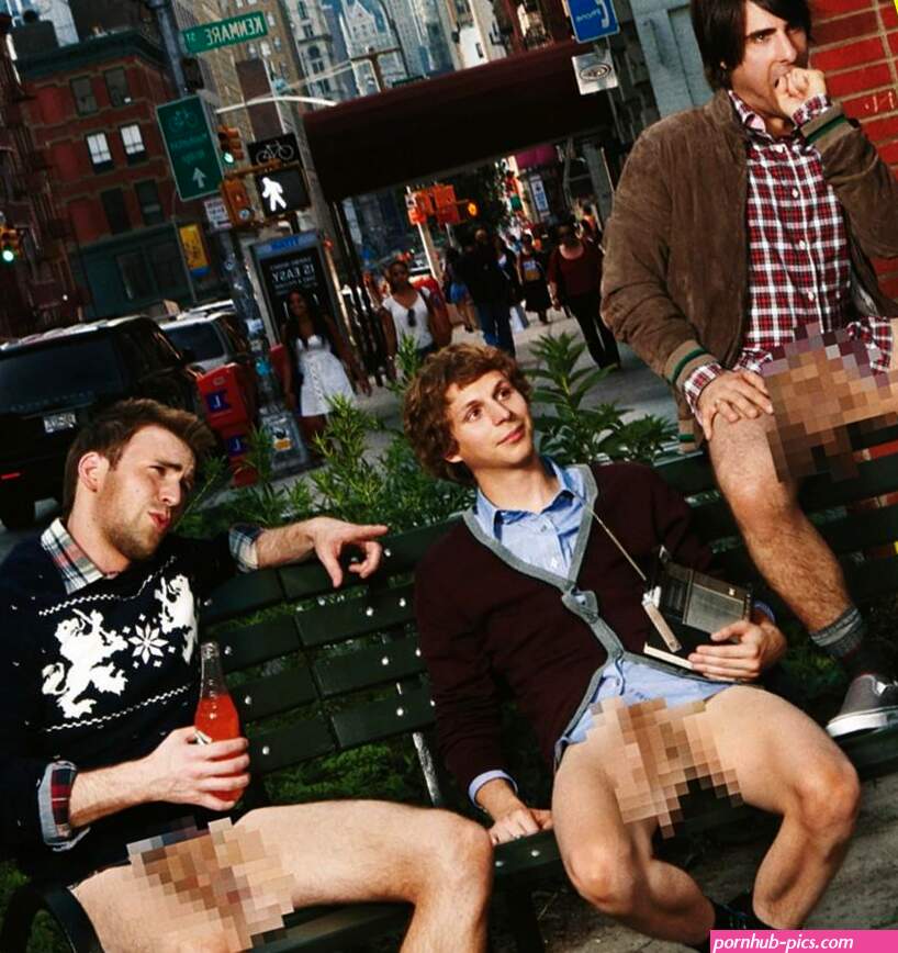 Chris Evans pelado com os amigos