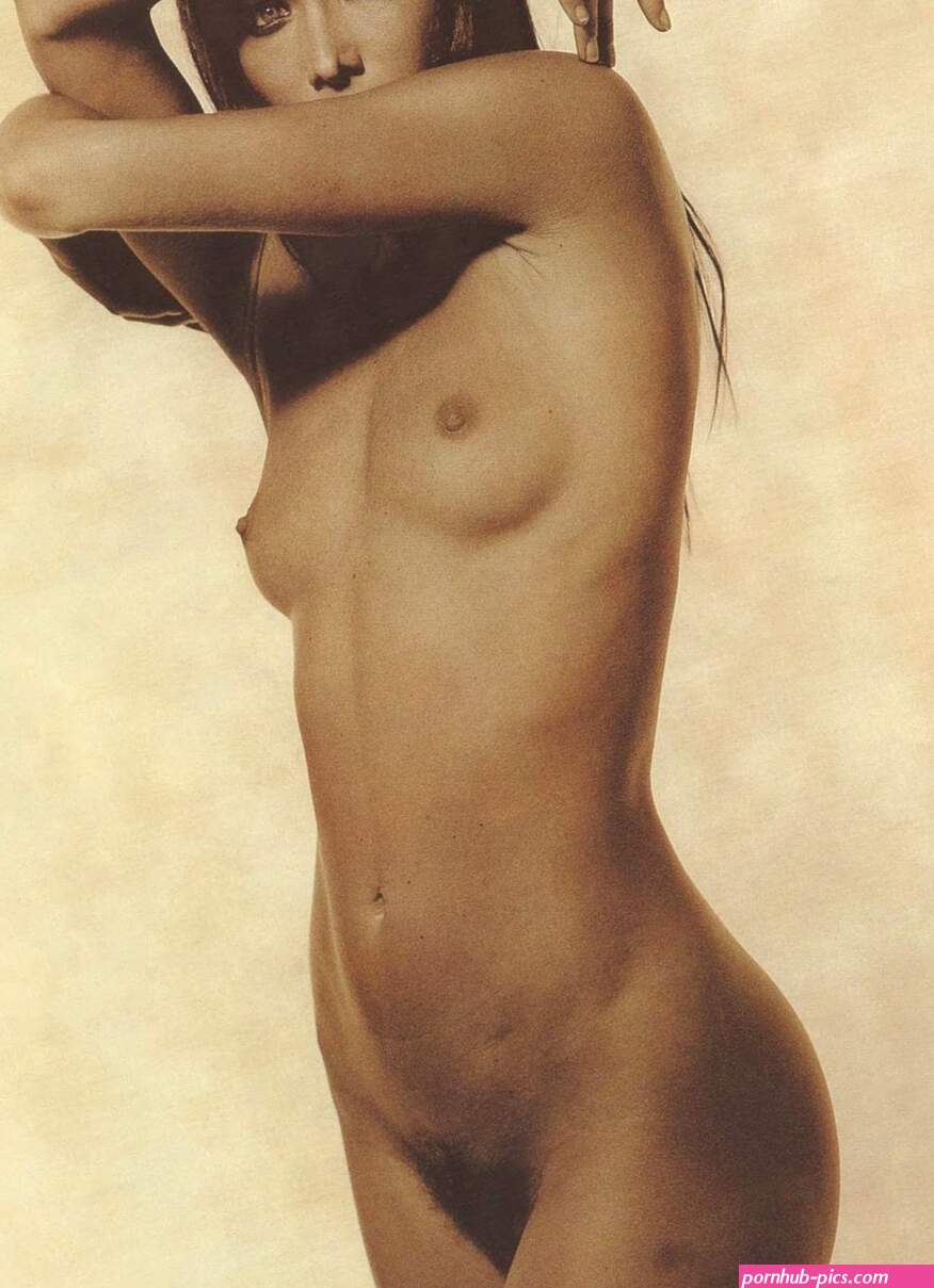 DRAGON: Carla Bruni On a Hot Tin Roof