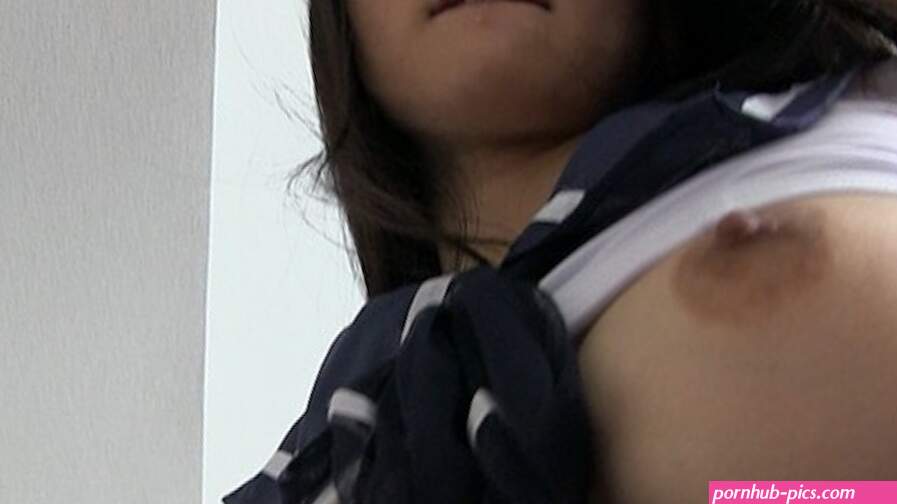 Colegiala Japonesa sin Censura Llenada de Leche en POV parte 2