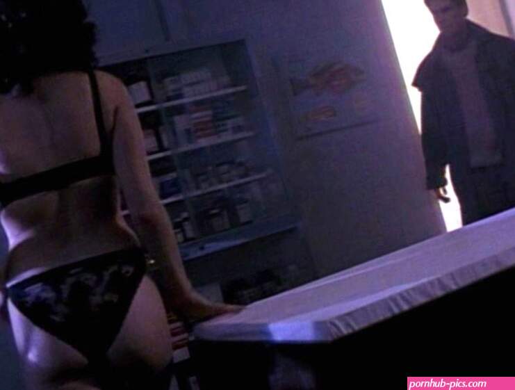 Naked Courtney Taylor in Prom Night III: The Last ANCENSORED