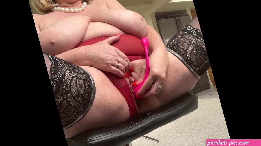 Its a Big Squirt ! Step back you may get Wet