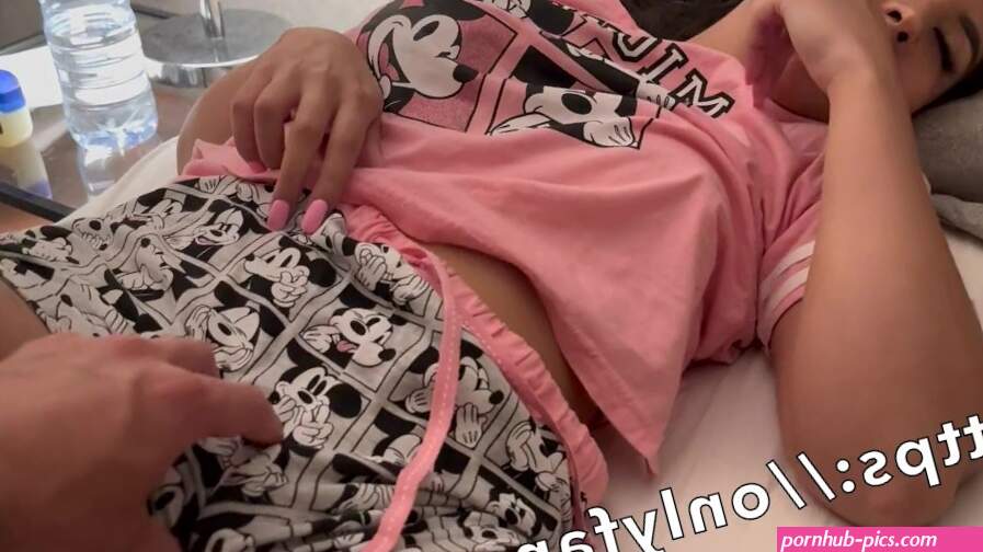 I CUM ON MY STEPSISTERS PUSSY