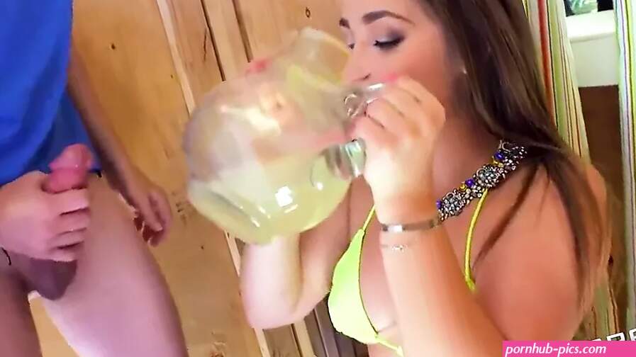 Dani Daniels drinkt sperma.. ahh.. godin Sperma slikken Sperma in de mond Naakt HD Porno