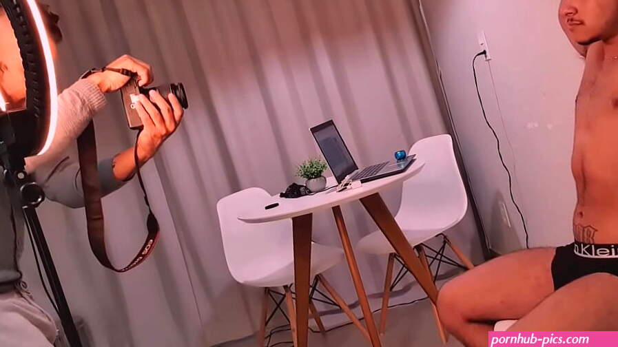 O Fotografo começou me fotografando e terminou me mamando e dando pra mim