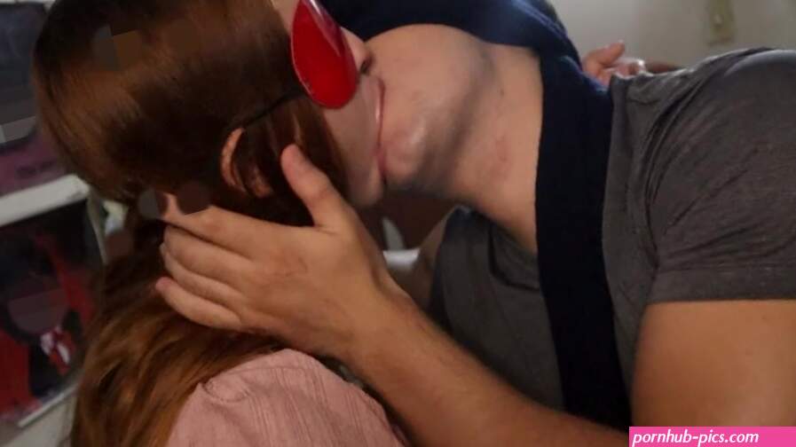 Ella es una experta besando y moviendo esa lengua