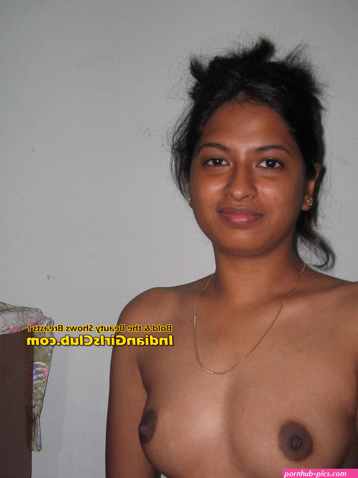 indian girl show nipple