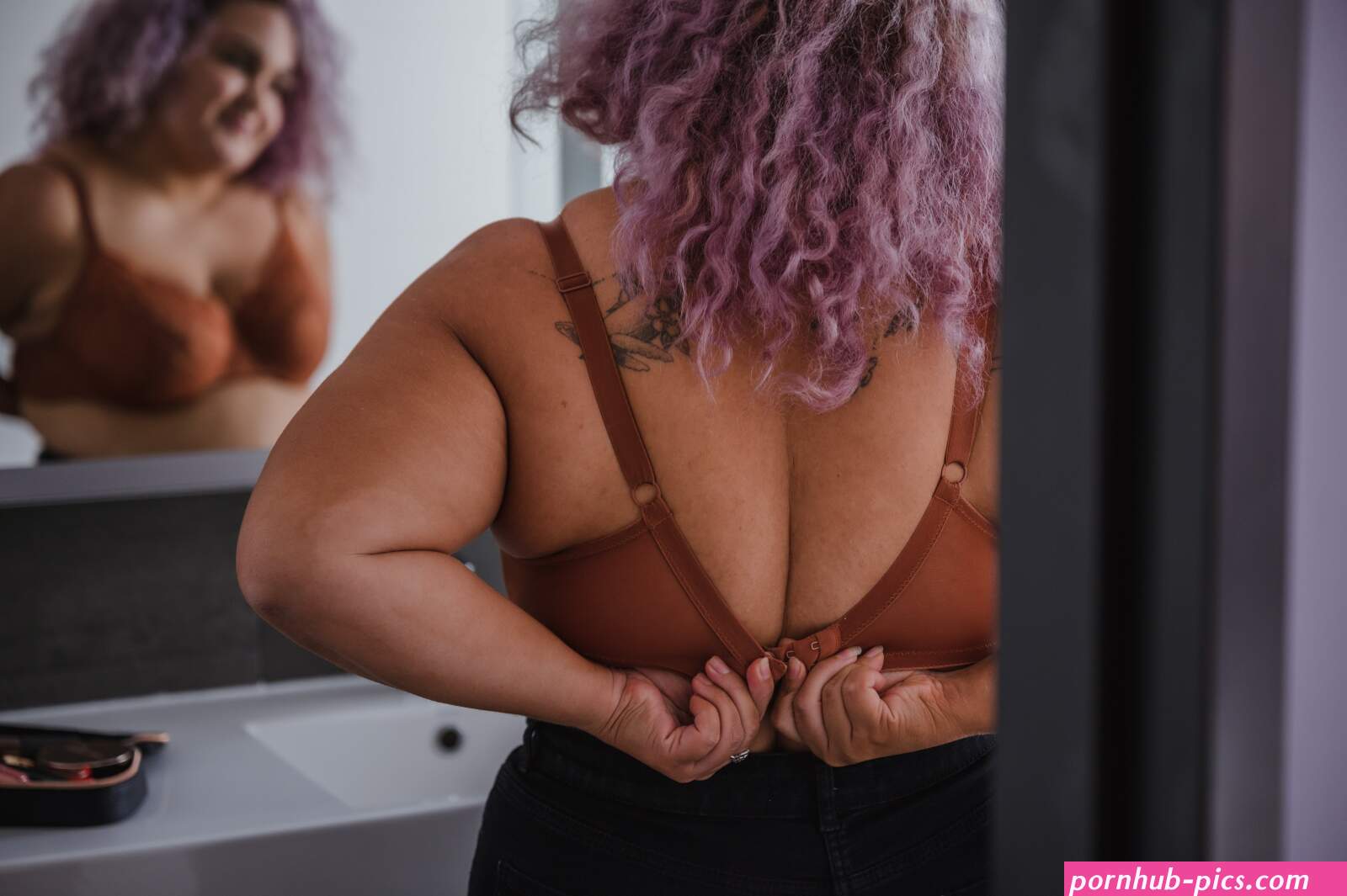 busty boobs tits buttst hot dreses