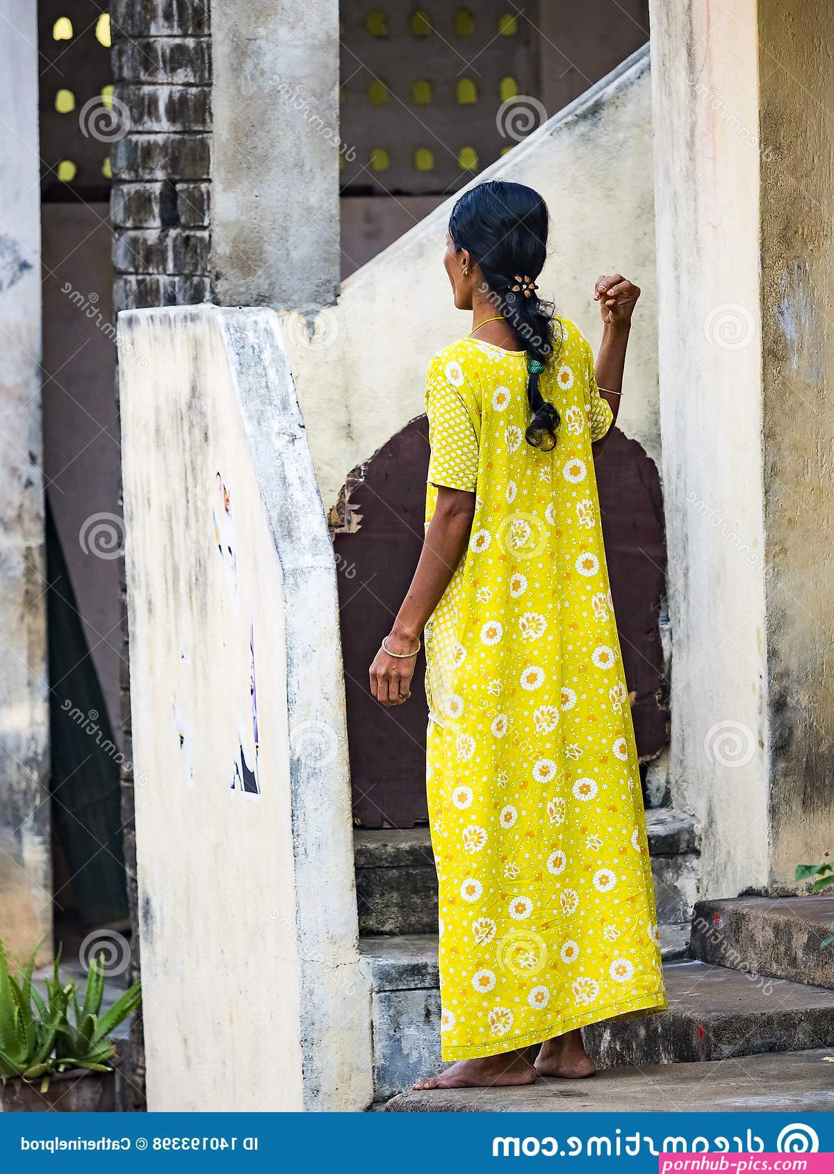 village beautiful aunty saree photo