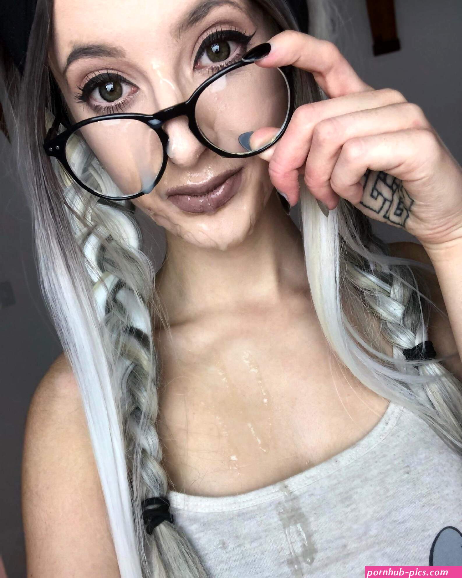 Howdy! My glasses are forever getting messy 🙄