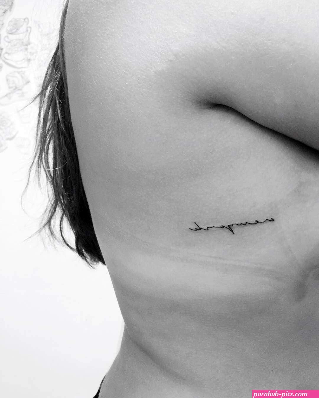 side boob tatoo