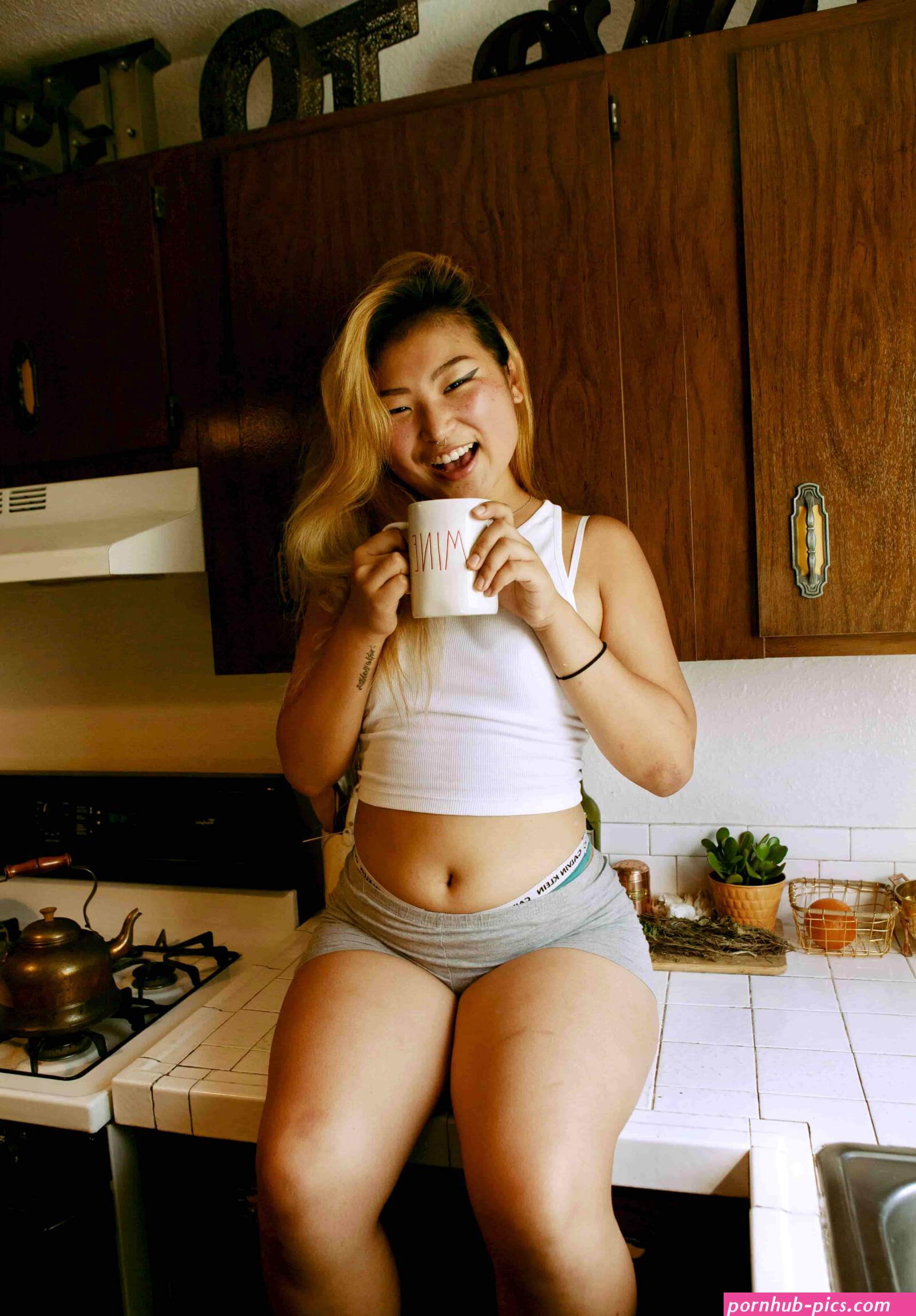 thick asian booty