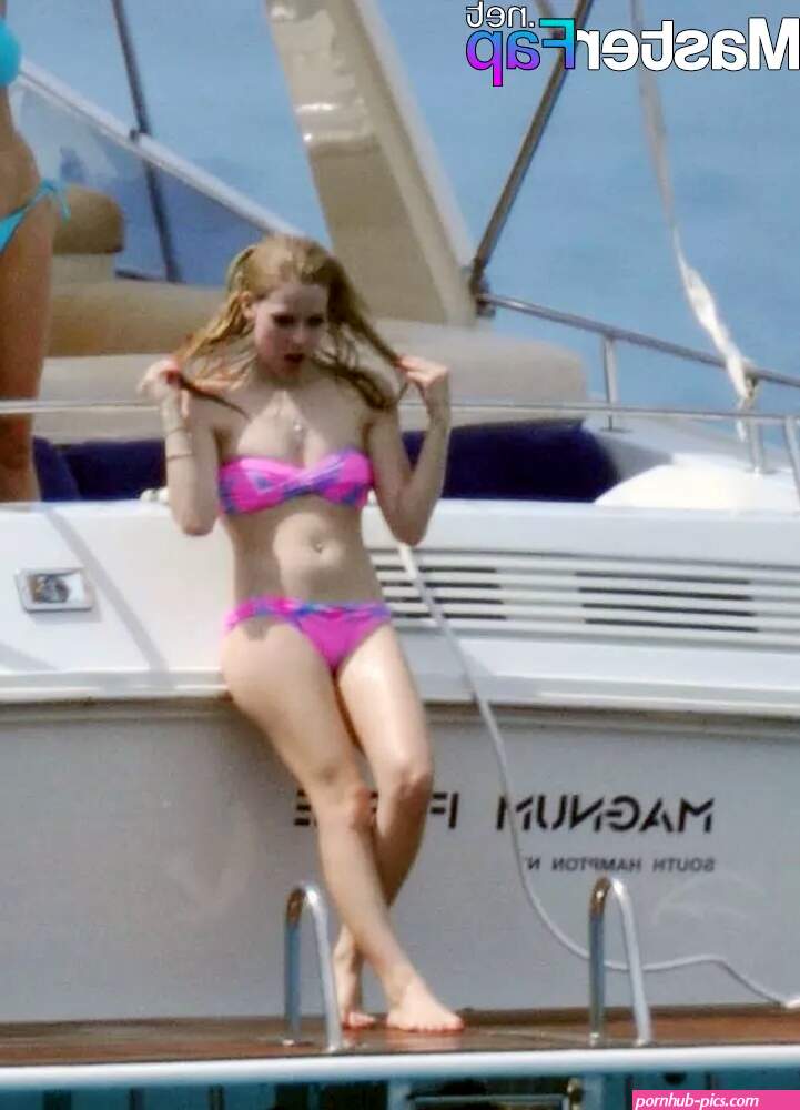 Avril Lavigne Nude OnlyFans Leak Picture 4rvr80sppe