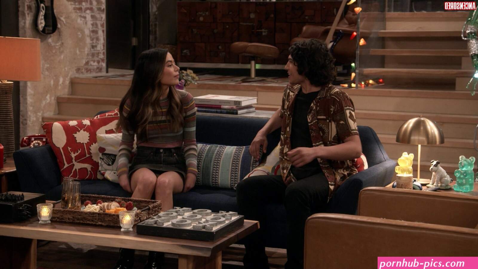 Naked Miranda Cosgrove in icarly reboot ANCENSORED