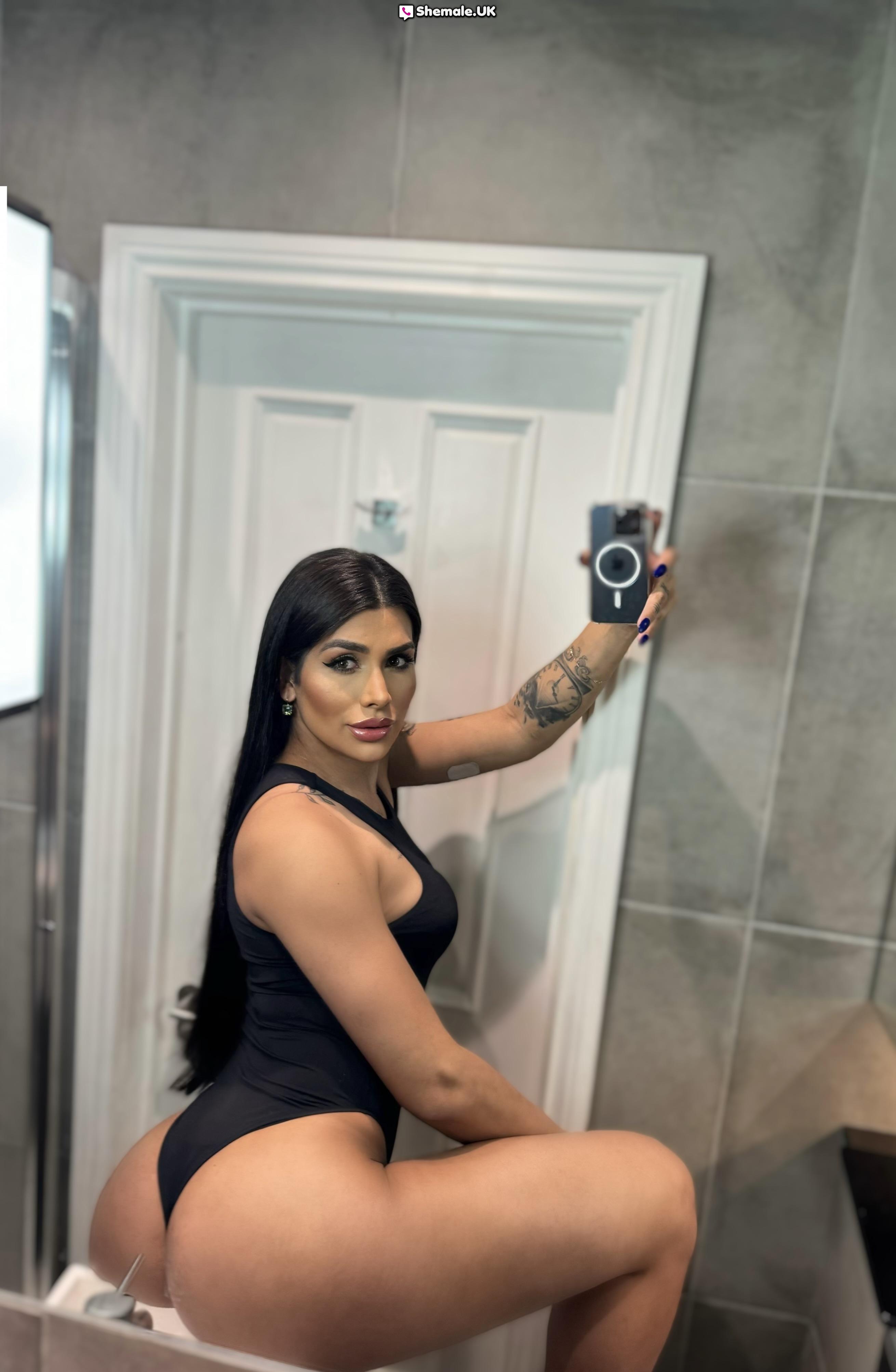 Hello my name is Gabriela Im 23 years old from London