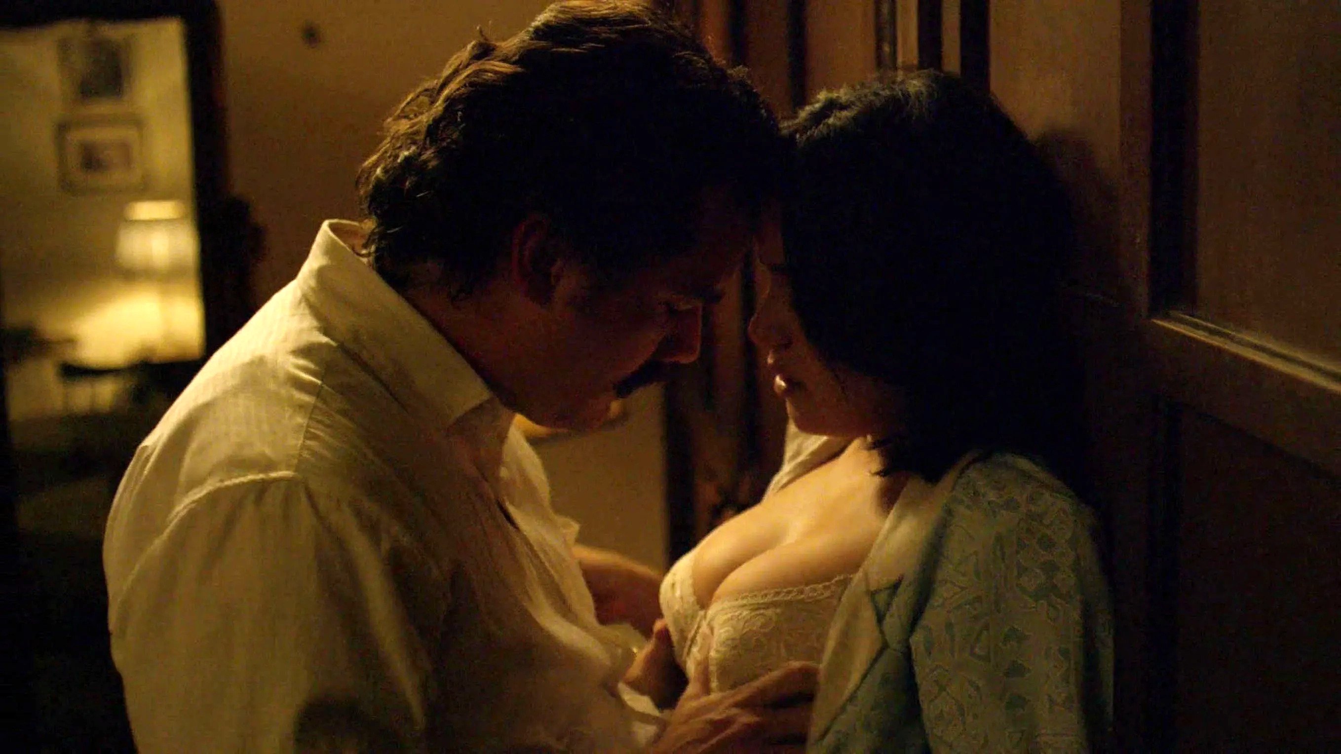 Narcos sex scene: Fans react as Paulina Gaitan strips off just 10 minutes into series two