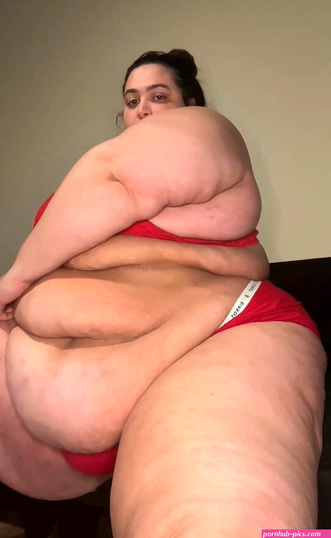Can a SSBBW feedee eat 20k calories in a day?