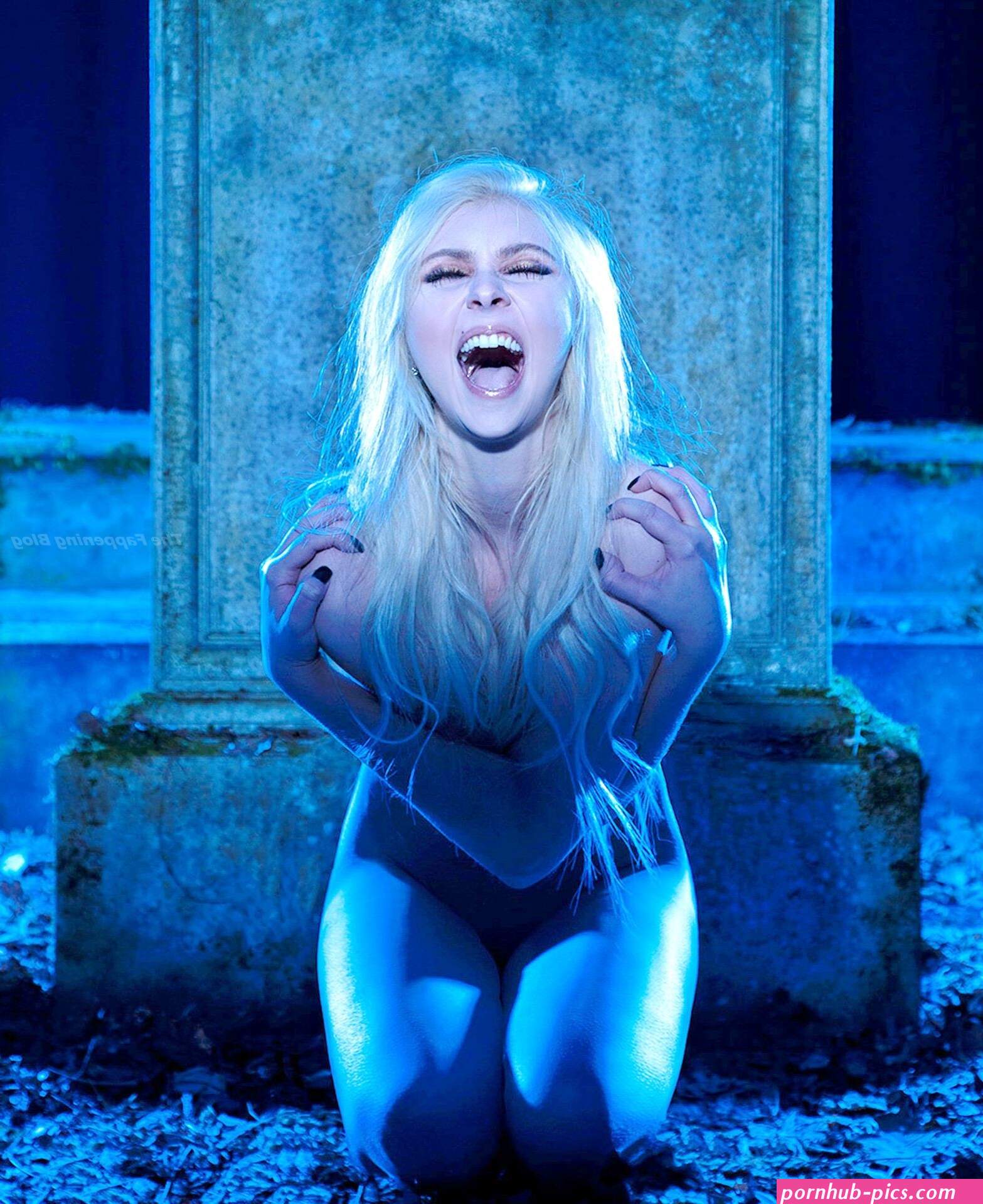 Taylor Momsen Poses Naked for Kerrang!
