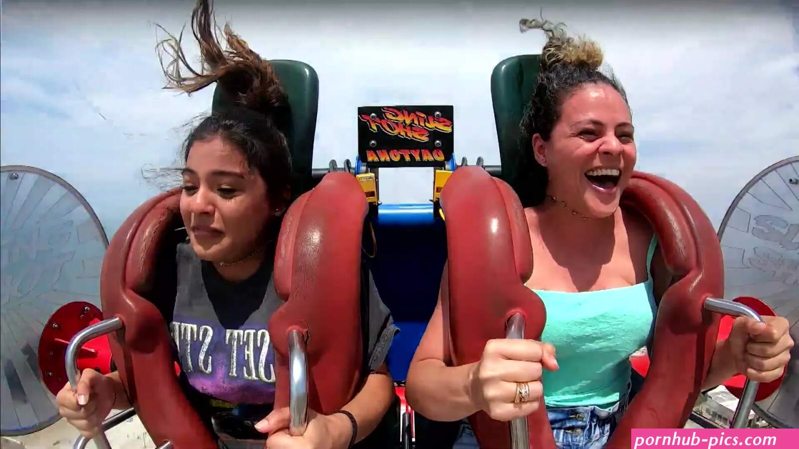 Slingshot slip at 1min 5 seconds