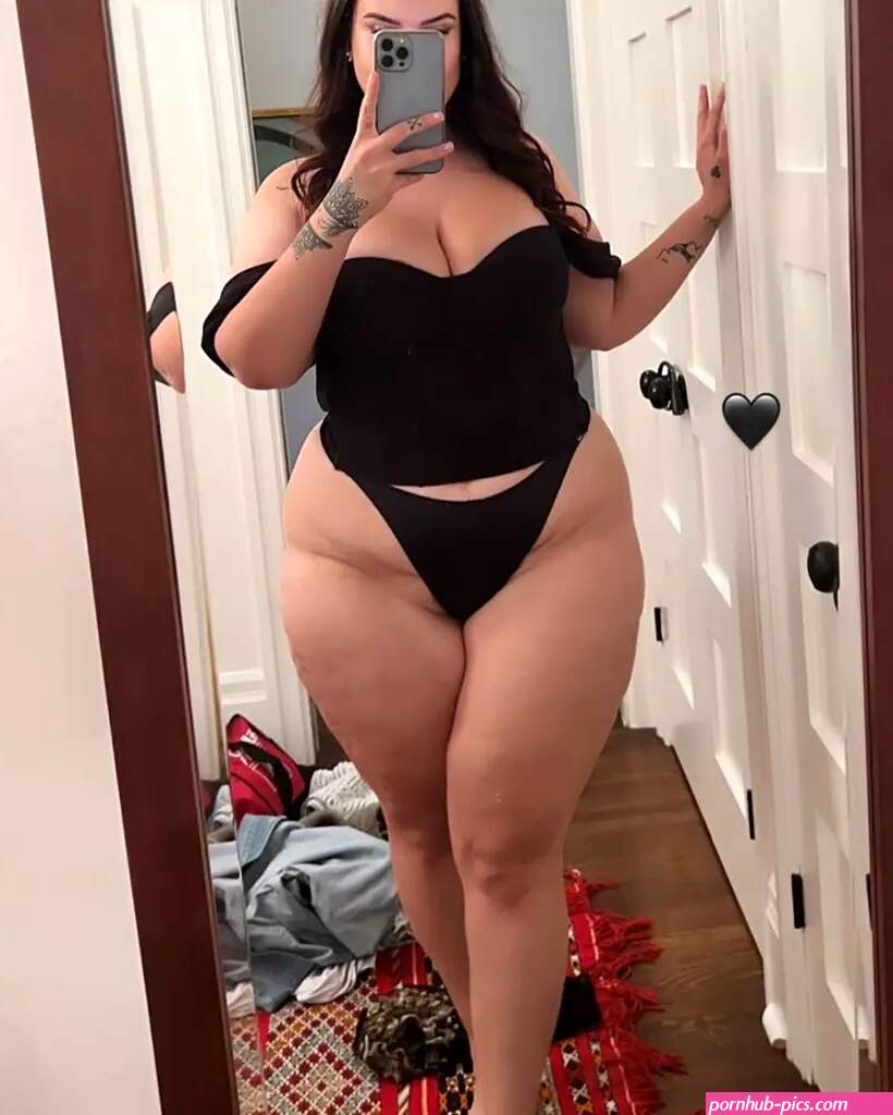 OnlyFans model rakes in 45K monthly from 55-inch butt