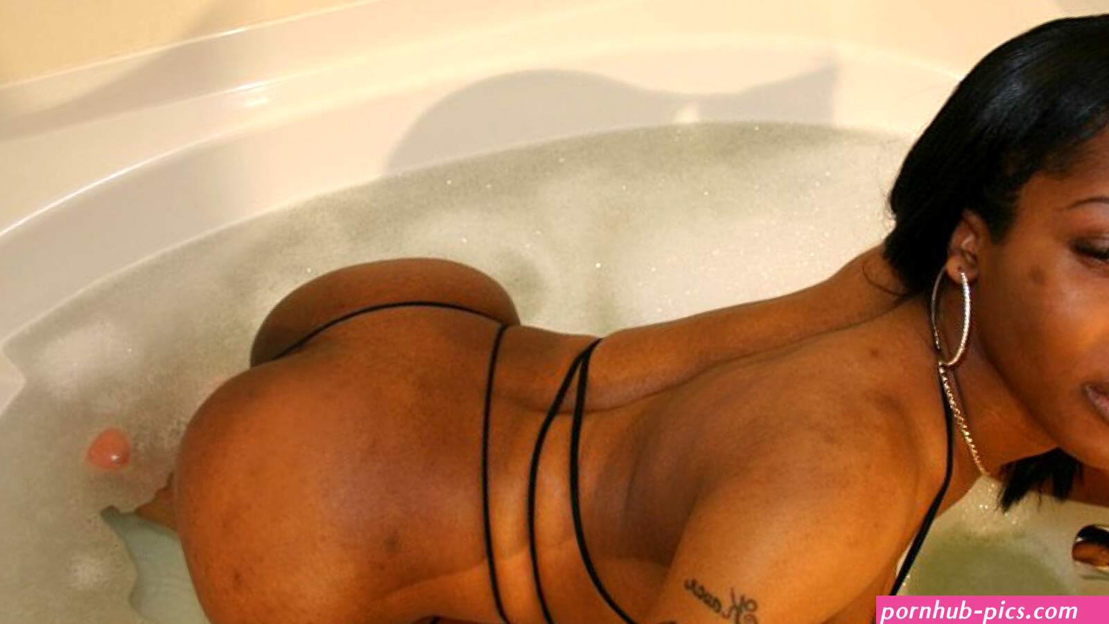 Ebony pornstar bathtub add trafick junky Best adult photos at