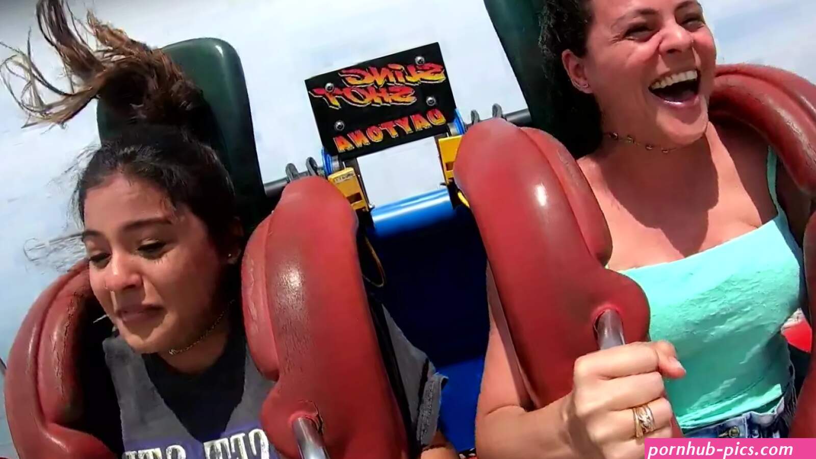 Slingshot slip at 1min 5 seconds