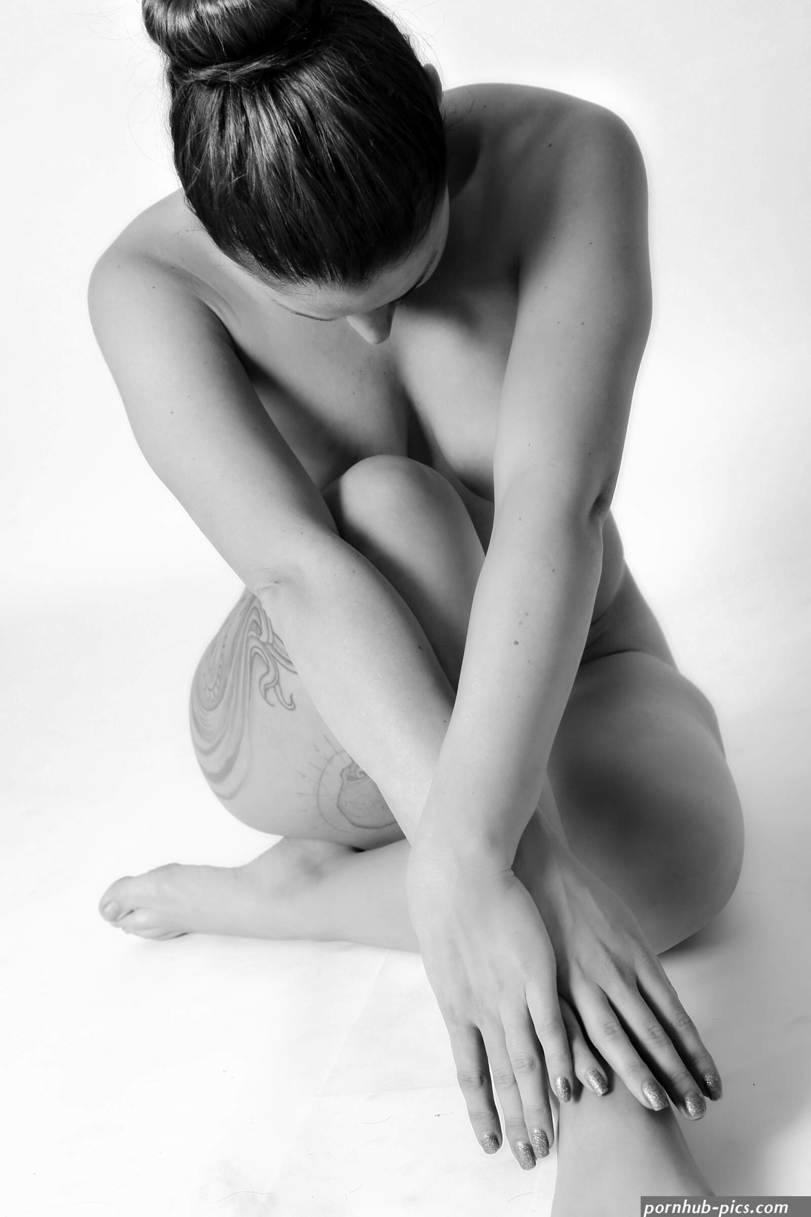 File:Classical nude seated.jpg