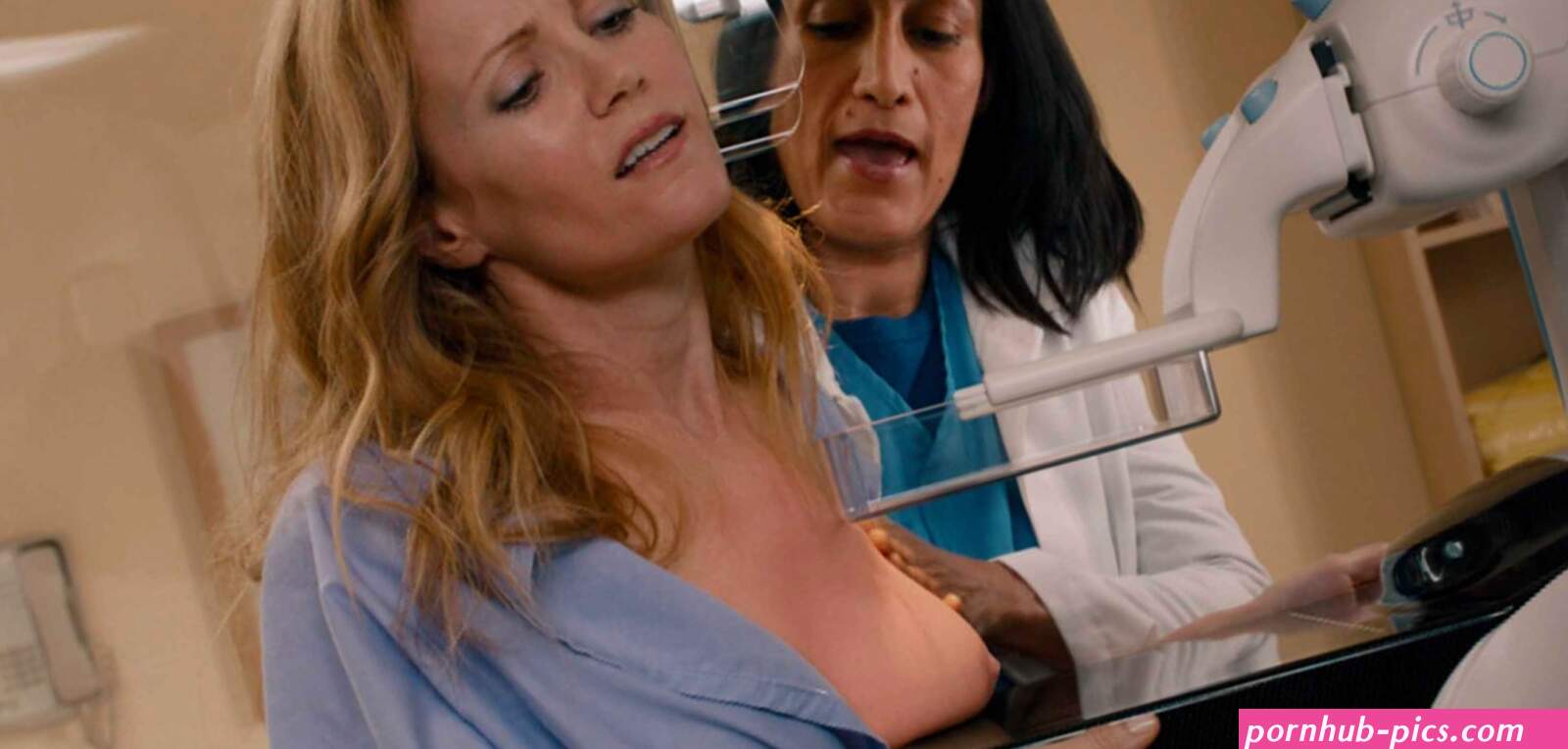 Leslie Mann Nude And Sex in This Is 40
