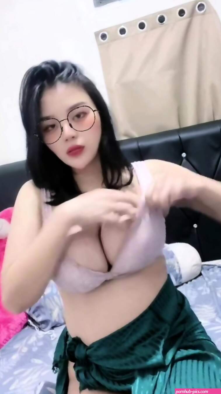 Ebot Menggoda Kak Viora Toge Binal Susu Basah