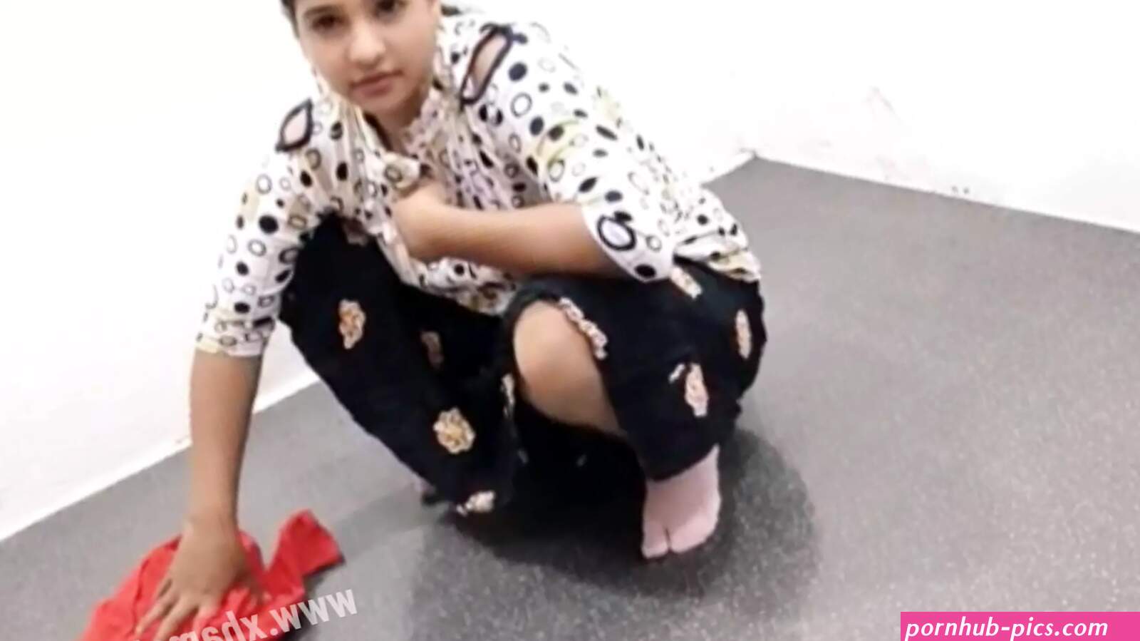 Desi indian Maid No Bra No Panty Seducing Boss For Money With Clear Hindi Voice