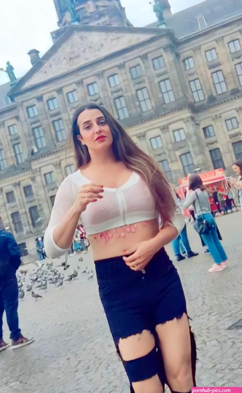 AliSha MISTRES Albanian Transsexual escort in Mumbai