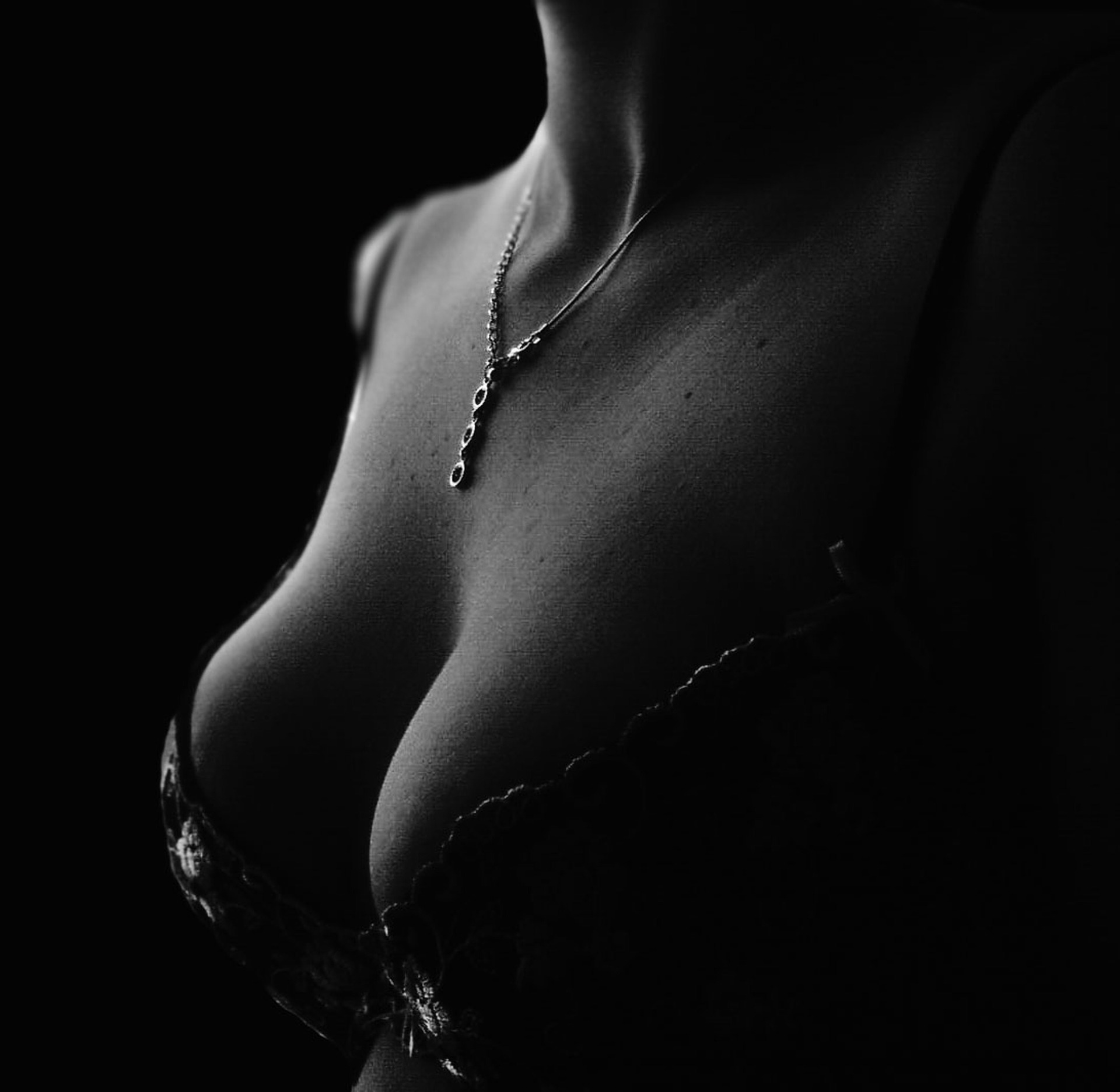 Women Reveal 19 Things They Like About Their Boobs READ
