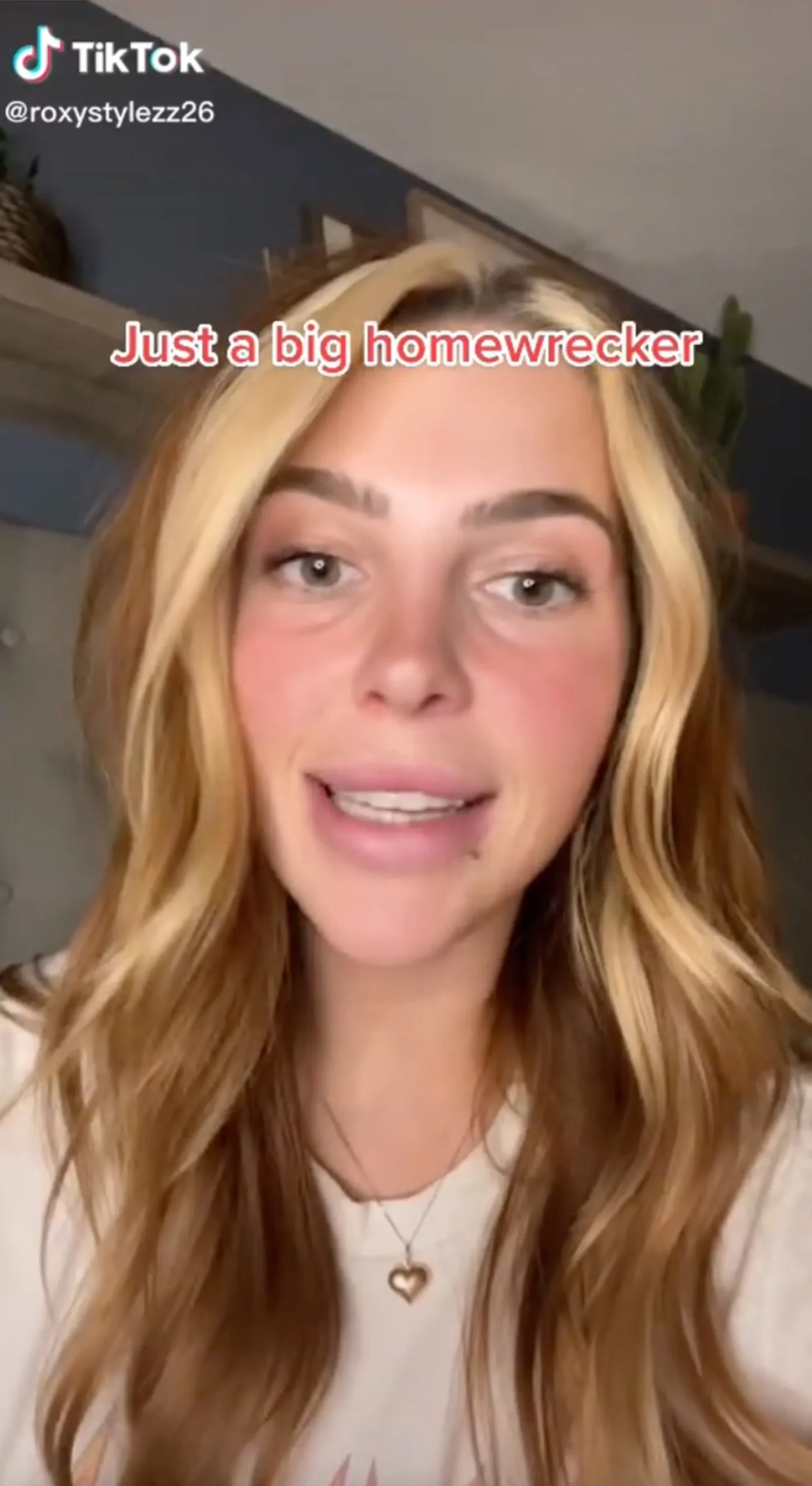 OnlyFans star Roxy Stylez DMs womens husbands to test their loyalty