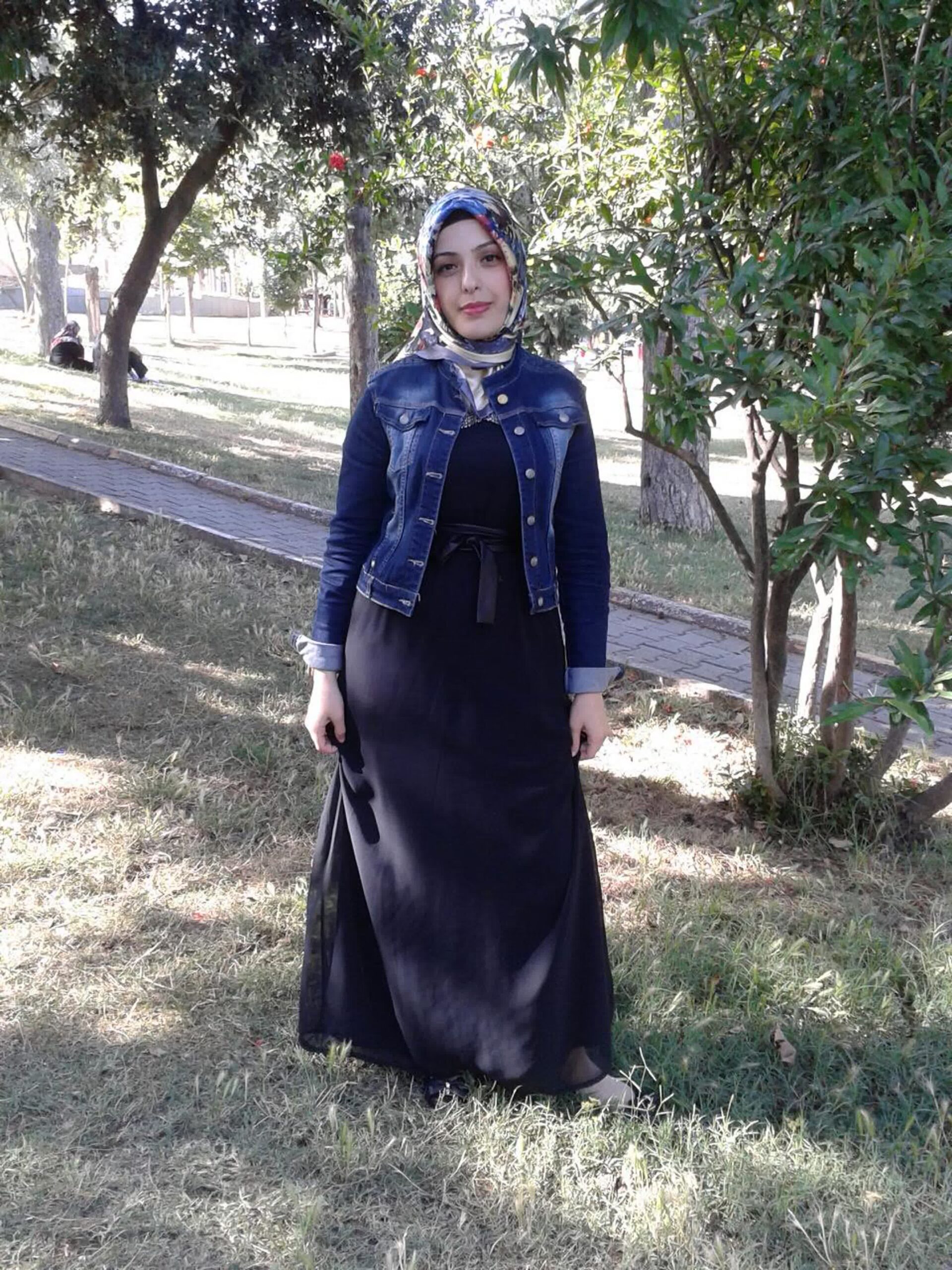 Horny amatur muslim with hijab watch online