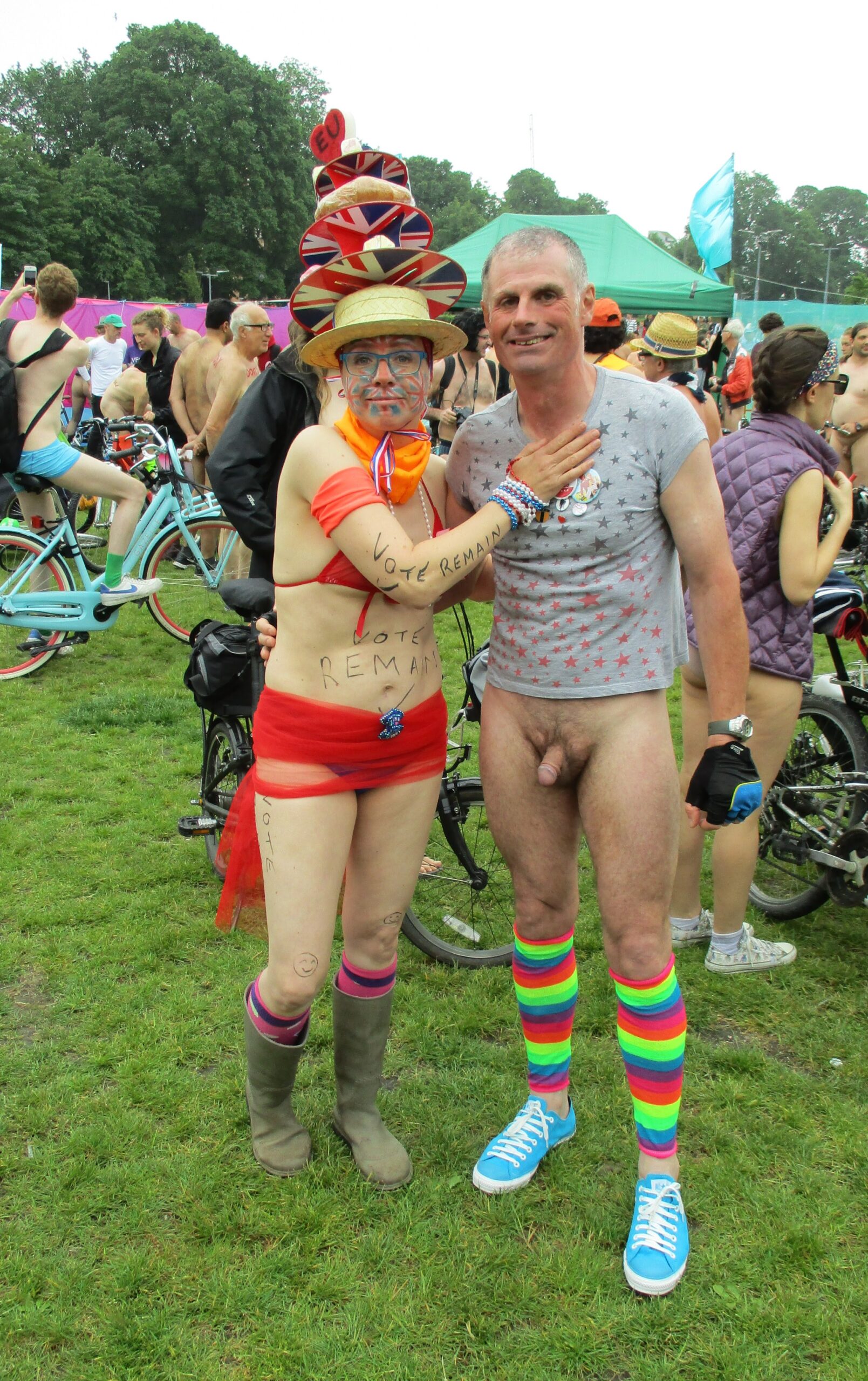 File:Public CFNM at Brighton world naked bike ride.jpg