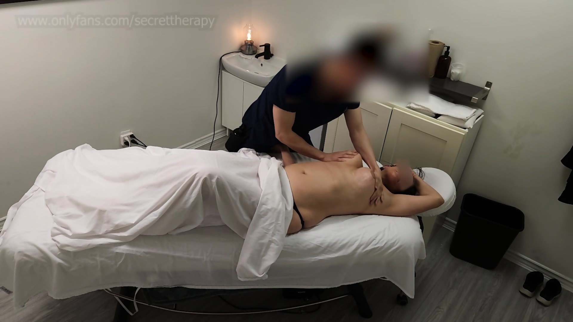 Emma 2nd visit flirty MILF came again to be fucked by her massage therapist.