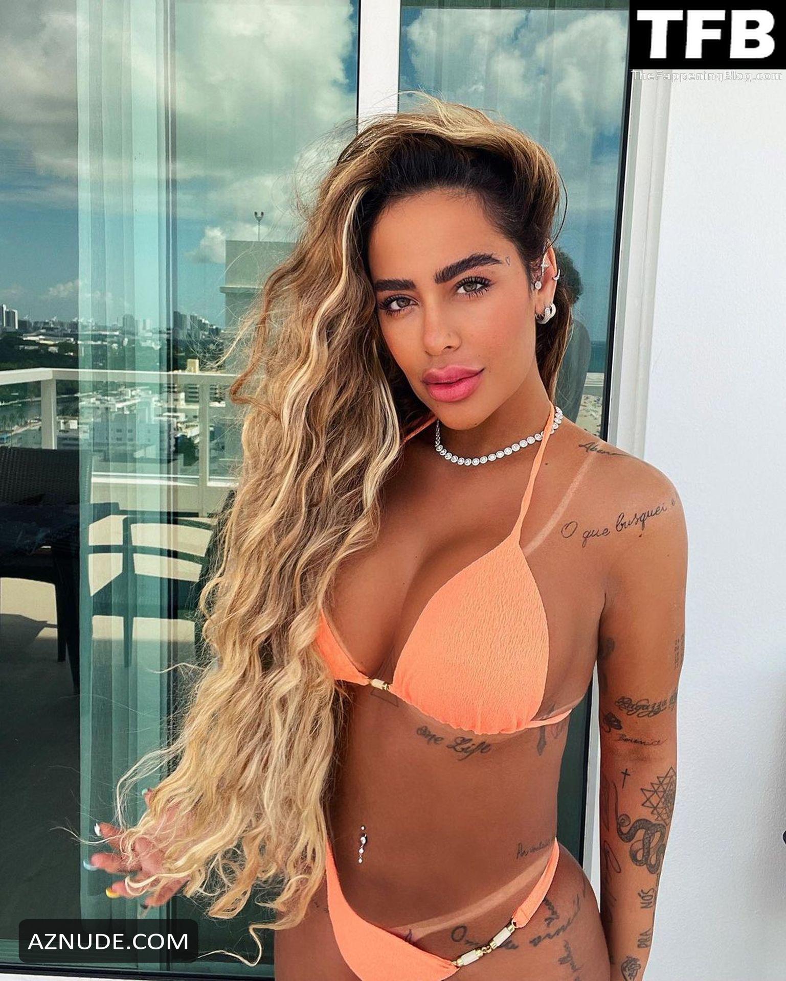 Rafaella Santos Sexy Seen Flaunting Her Hot Bikini Body At The Beach in Miami