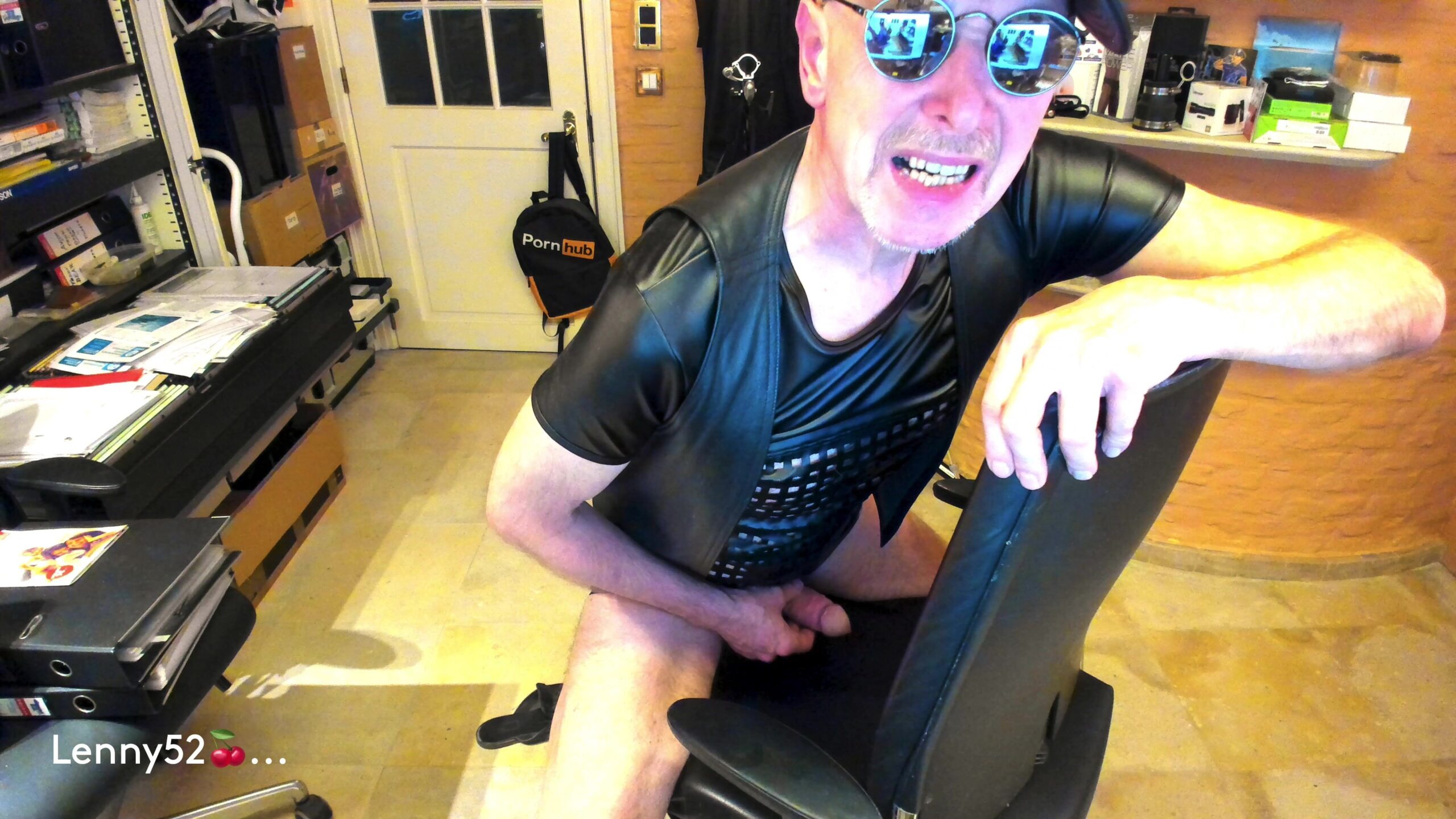 Lenny52... o questo Boss del Sex Club è una puttana