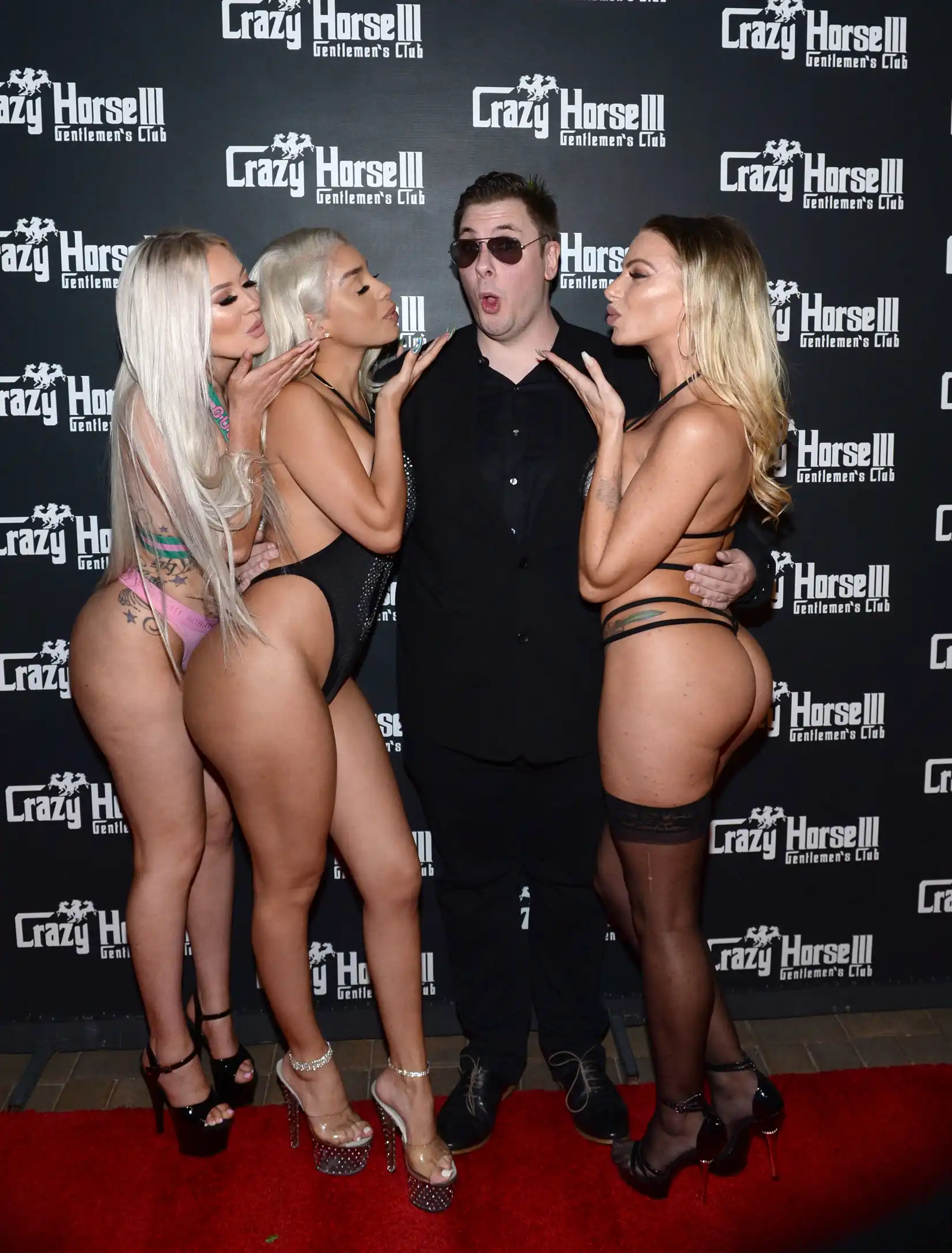 90 Day Fiances Colt Gets Lap Dance Celebrates Divorce From Larissa