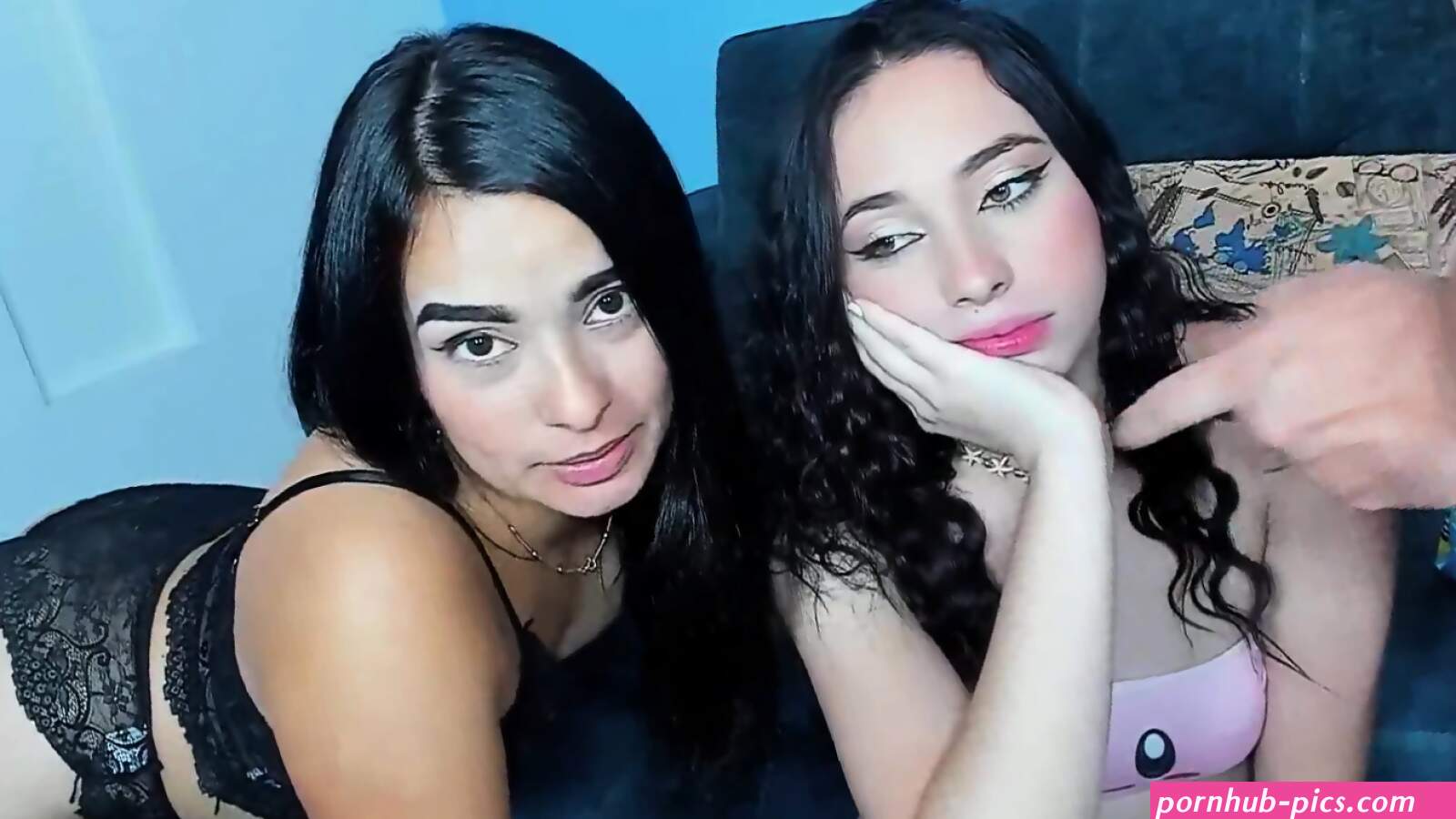threesomes 1080 latinas photos