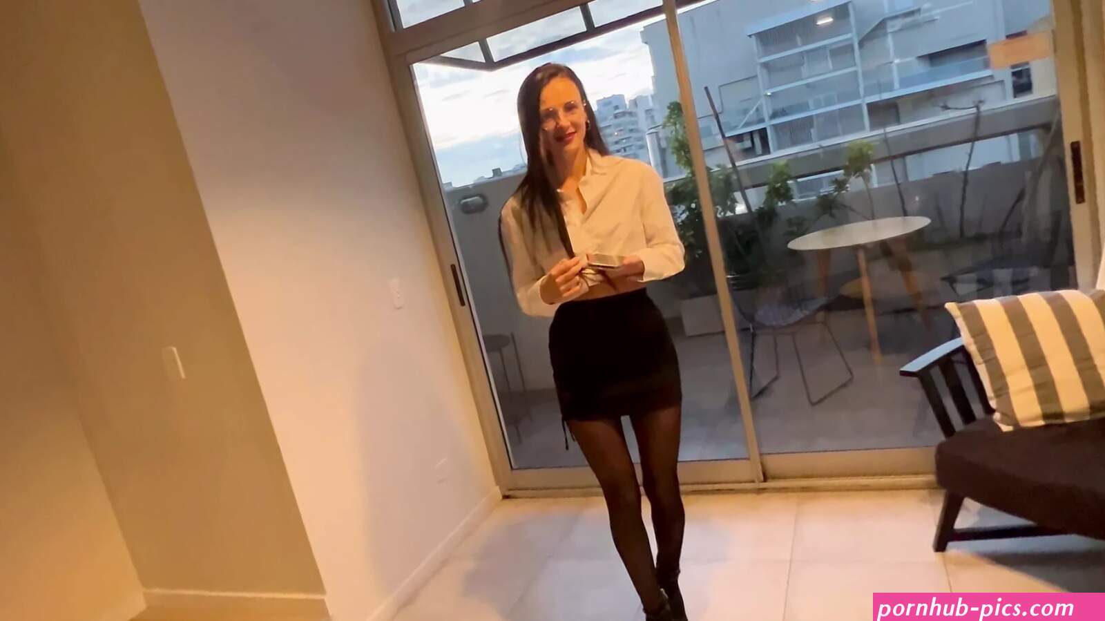 Nackt Durch Die Wohnung Porno Videos: Kostenlose XXX Sexfilme 2026