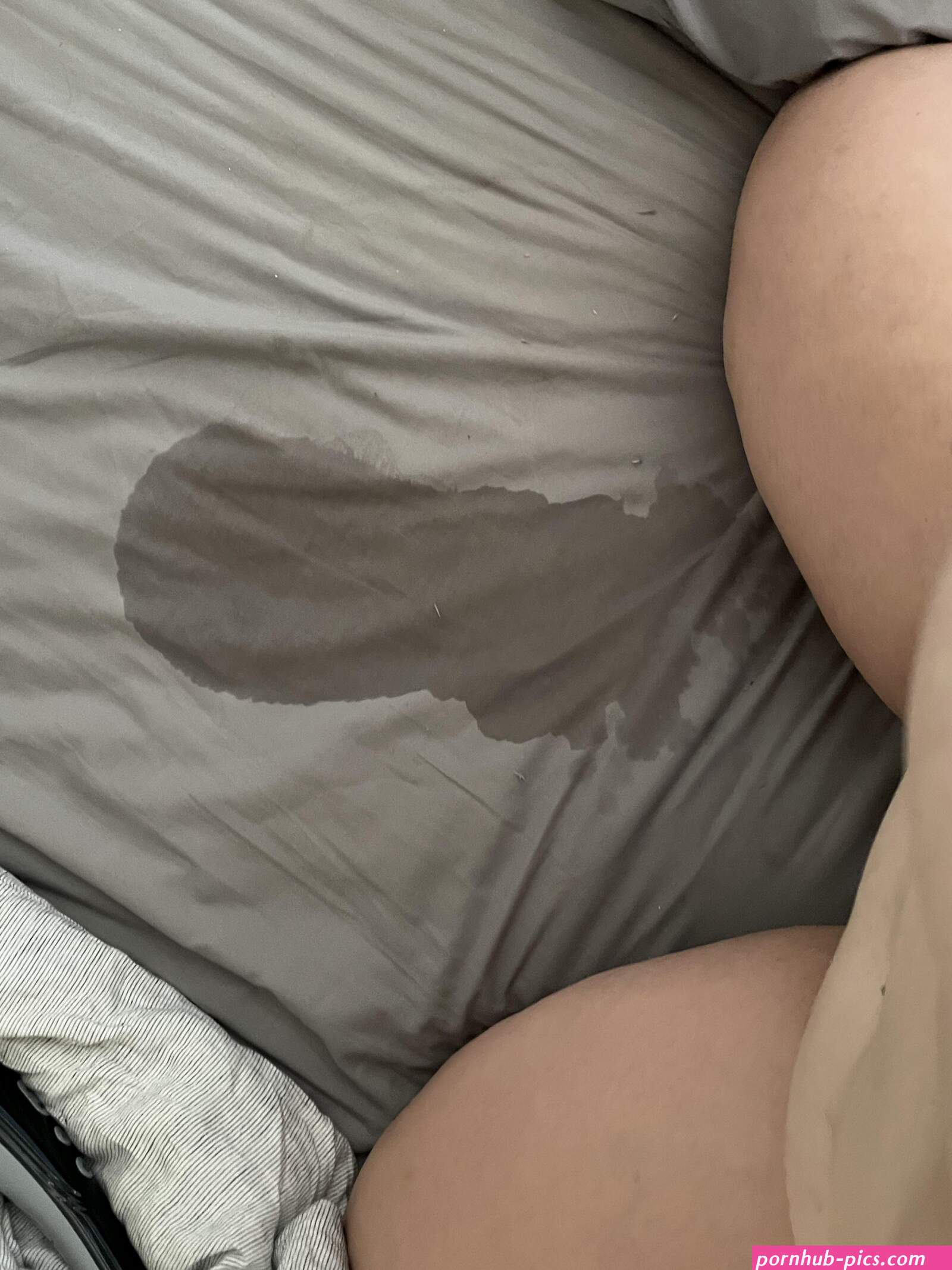 squirt on bed photos