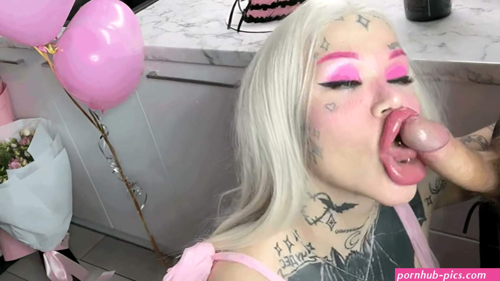 Nasty bimbo