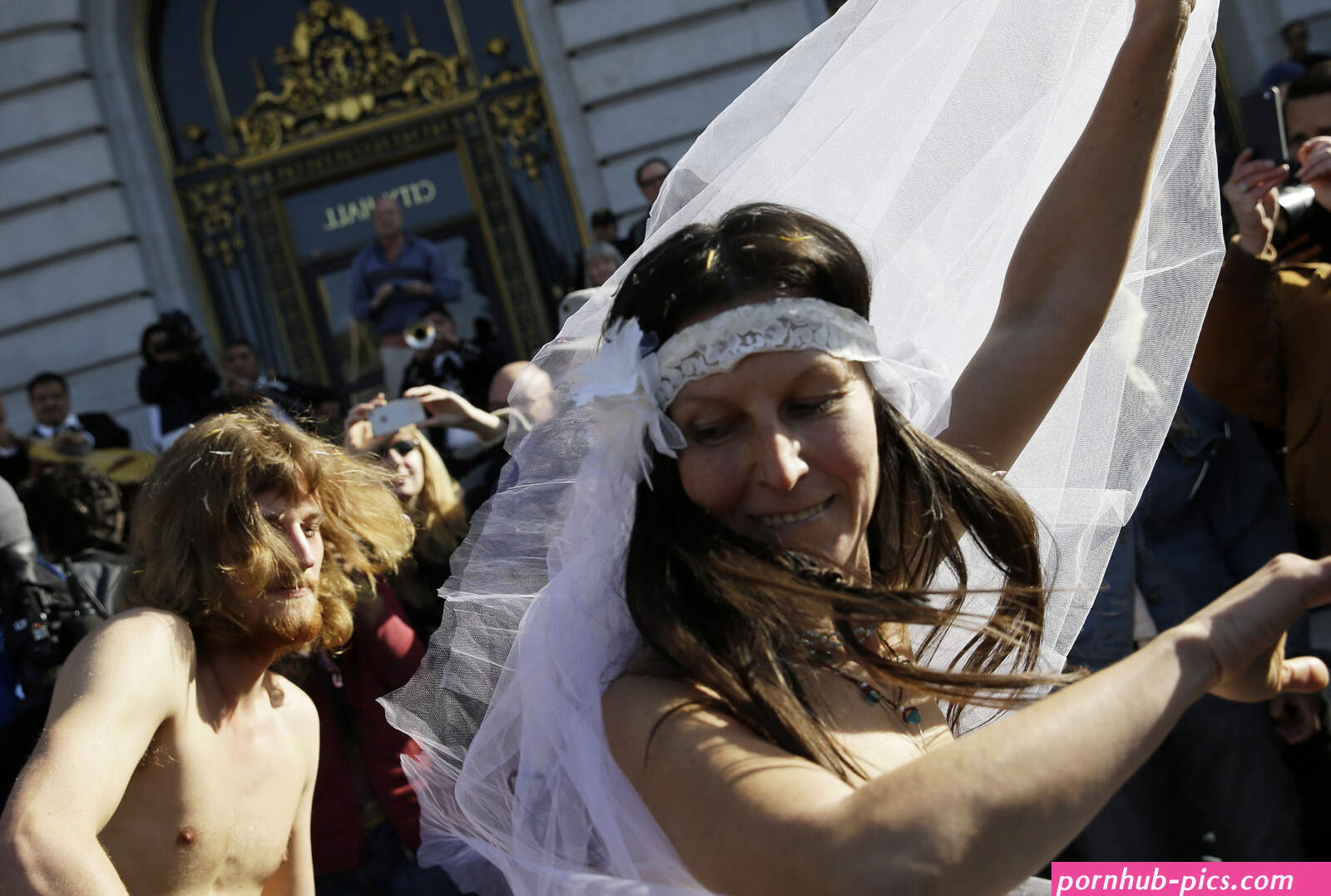 Naked Wedding At San Francisco City Hall Ends In Arrest NSFW