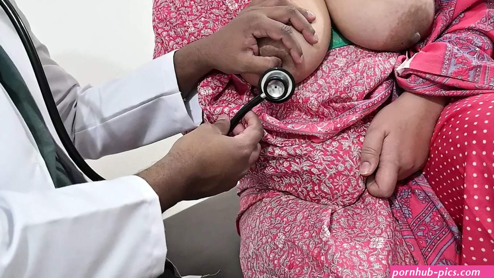 Doctor checking local lady boobs feat. savithabhabhi