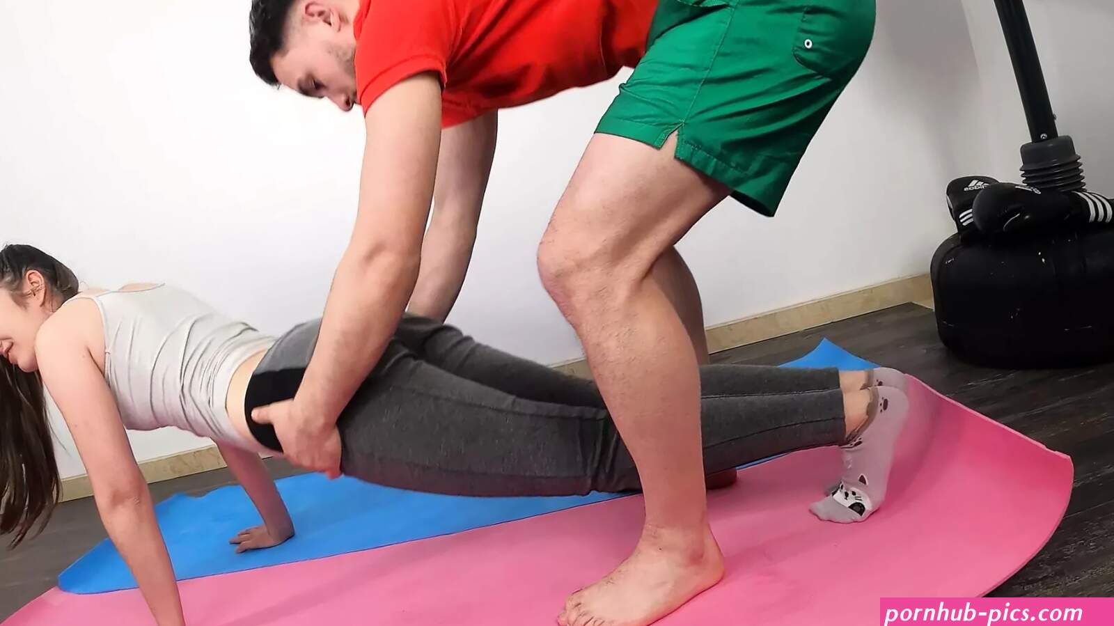 CFNM Yoga Porn Videos
